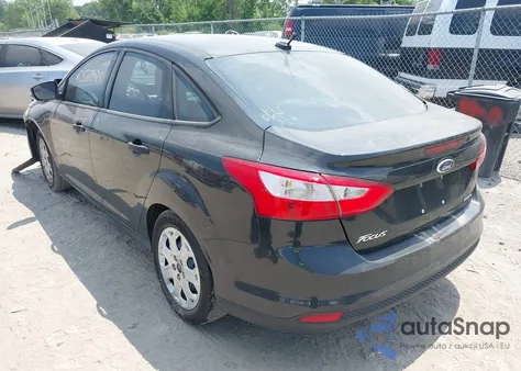 2013 Ford Focus S z USA, uszkodzony, nr VIN 1FADP3E23DL113590